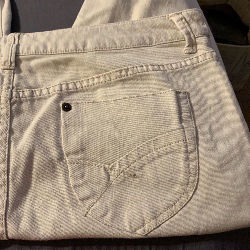 Chico’s platinum jeans size 25 off white stretchy pants